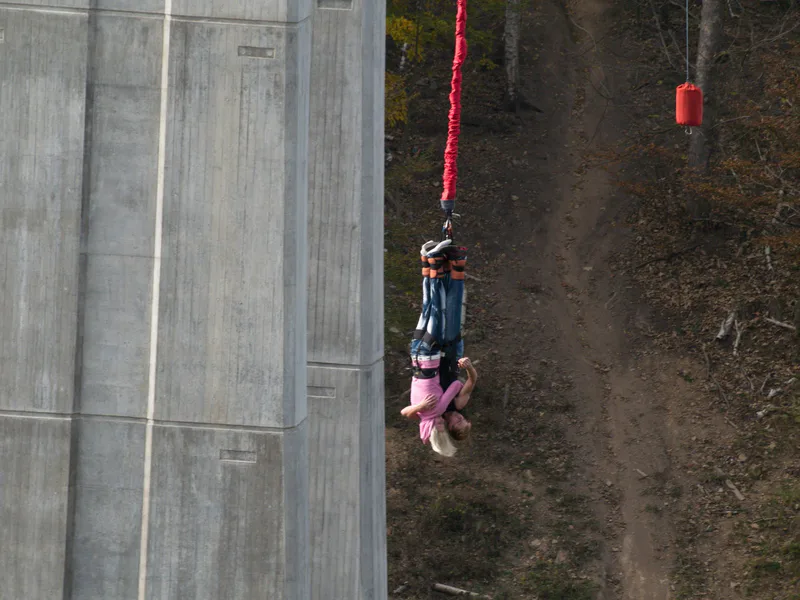 Bungee skok do houpačky ve dvou
