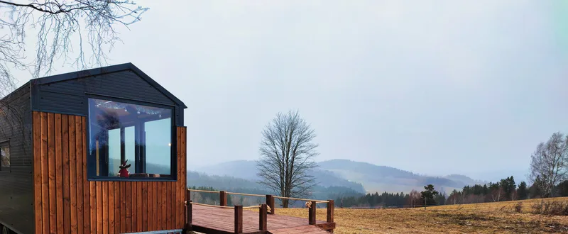Glamping na dvě noci - tiny house u Lipna s vinotékou