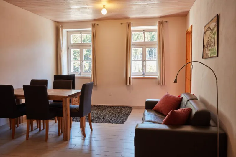 Čtyřpatrový hotel u lanovky na Sněžku